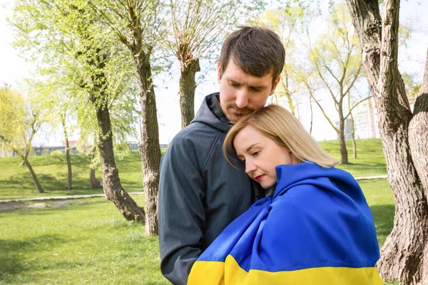 Young Ukrainian People Together Flag Ukraine Outdoors Park Free Lifestyle — Stock Photo, Image