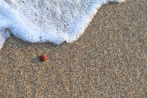 Brown Pebbles Sand Sea Foam — Stock Photo, Image