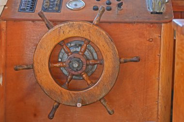 Eski ahşap bir dümen..