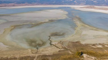 Şiddetli hava koşulları, sıcak hava dalgası, iklim değişikliği ve kuraklığın yaz mevsiminde gölün kuruması. Türkiye 'de Burdur Yarsl Gölü.