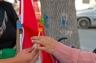 Osmanlı macun şekeri. Geleneksel Türk tatlısı. Sokak yemeği..