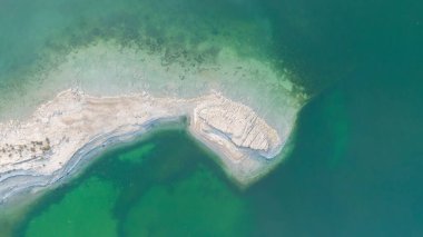 Burdur Gölü 'ndeki suların azalmasıyla ortaya çıkan yarımada..