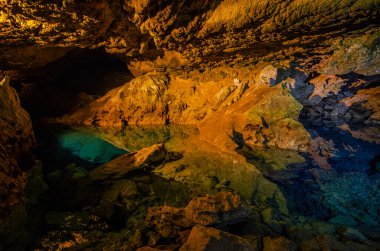 Burdur, Türkiye 'deki insuyu mağarası gölü.