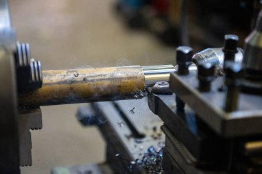 Metal değirmen çalışma anı.