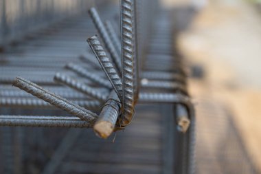 şantiyede inşaat çelik demiri.