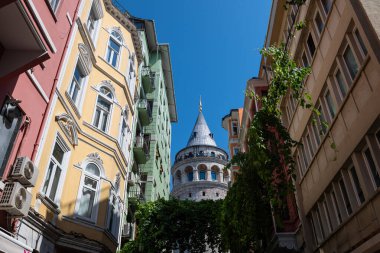 Galata Kulesi, Beyoğlu 'nun yan sokaklarından biri. Ceneviz, Bizans ve Osmanlı tarafından inşa edilen tarihi taş bina.