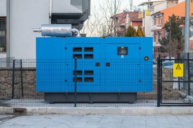Acil elektrik gücü için mavi seyyar dizel jeneratör.