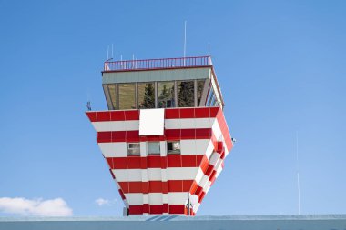 Hava kontrol kulesi havaalanında..