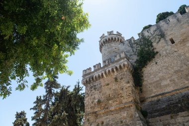 Ortaçağ mimarisi, miras turizmi ve Avrupa tarihi konulu görsel temalar için ideal.