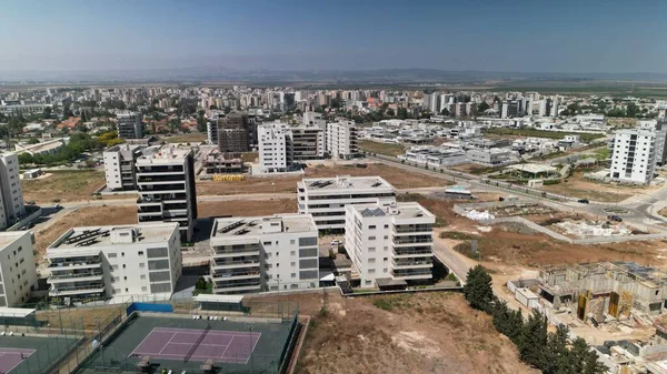 İsrail ülkesi. Afula şehri. Drone DJI mini-3 profosyoneli ile atış. Yeni yerleşim alanı.