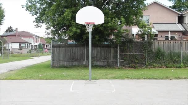 Recreatieve Outdoor Basketbal Net Met Volledige Post Pole Backboard Velg — Stockvideo