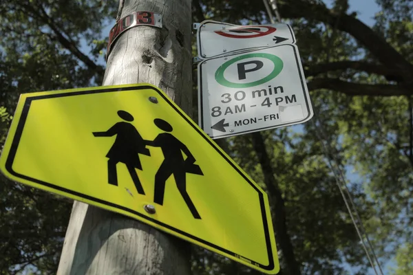 Yellow Black School Zone Sign Parking Instructions Sign Stopping Sign — Stock Photo, Image