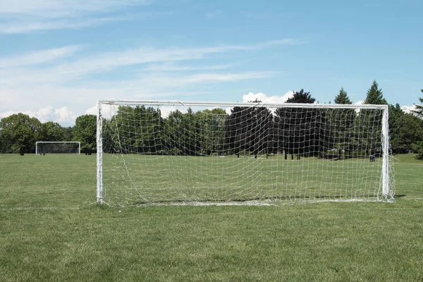 Freizeitfußballfeld Mit Zwei Weißen Netzen Rahmen Einem Großen Rahmen Rechts — Stockfoto