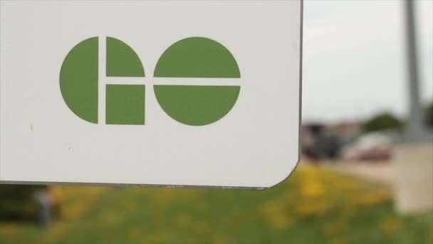 Їхати Поїзді Транзитна Система Масового Транспортування Зелений Логотип Білому Тлі — стокове відео