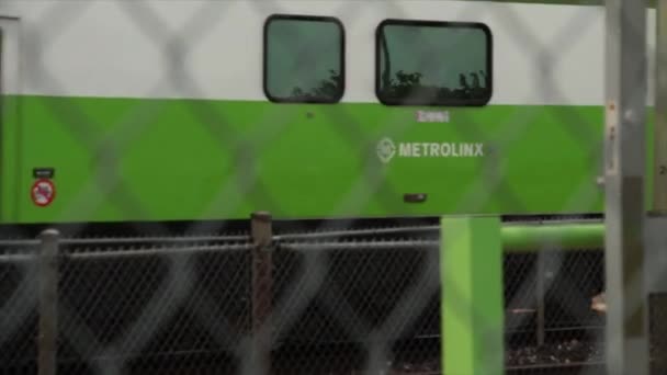 Menj Vonat Tranzit Tömegközlekedési Rendszer Kék Logó Oldalán Vonat Menedék — Stock videók
