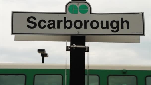 Πηγαίνετε Τρένο Διέλευσης Σύστημα Μαζικής Μεταφοράς Scarborough Υπογράψει Πράσινο Λογότυπο — Αρχείο Βίντεο