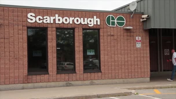 Scarborough Jít Vlak Tranzitní Hromadné Dopravy Stanice Přední Vchod Logem — Stock video