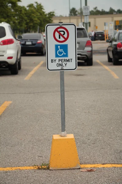 Portrait Handicap Parking Sign Handicap Logo Permit Only Writing Text — Stock Photo, Image