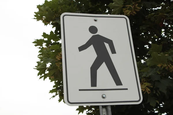 Signo Rectángulo Blanco Con Ilustración Negra Persona Que Camina Sobre — Foto de Stock