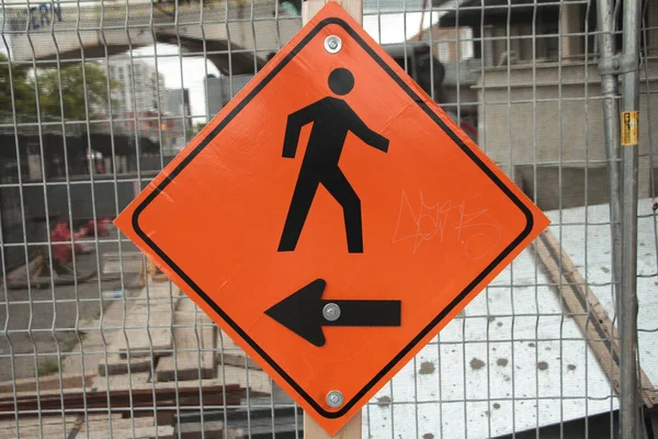 Diamond Orange Sign Arrow Pointing Left Illustration Person Walking Right — Stock Photo, Image
