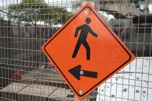 Diamond Orange Sign Arrow Pointing Left Illustration Person Walking Right — Stock Photo, Image