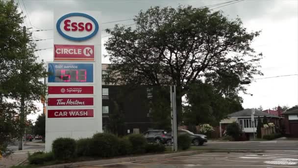 Логотип Заправки Esso Заправке Esso Знаке Цены Синий Овал Красной — стоковое видео