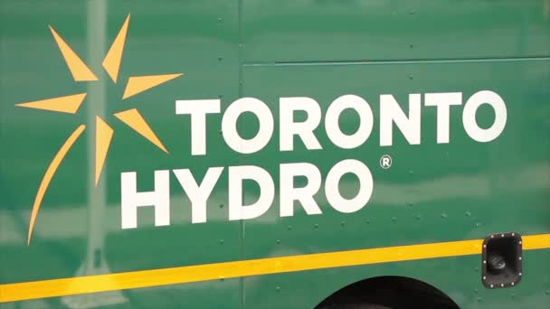 Торонто Гидрорабочий Грузовик Логотипом Стороны Зеленый Желтый Белый Шины Человек — стоковое видео