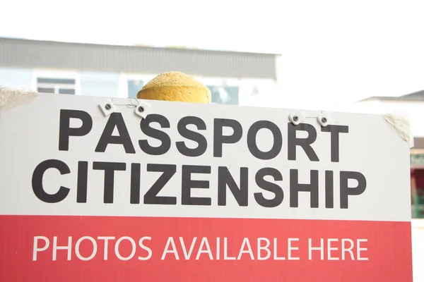 Passaporte Fotos Cidadania Disponíveis Aqui Assinar Com Fundo Brilhante Com Imagem De Stock