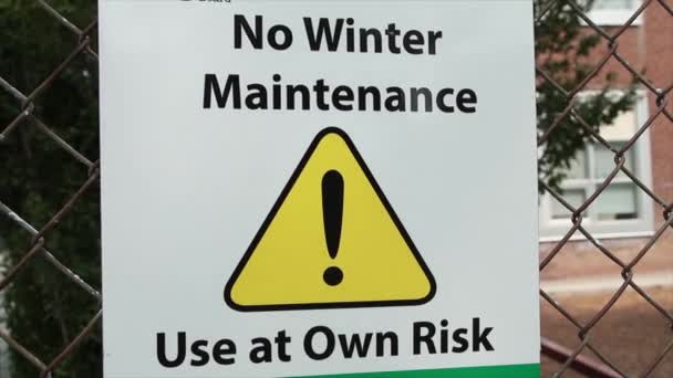 Žádné Zimní Údržba Použití Vlastní Nebezpečí Žlutým Trojúhelníkem Vykřičníkem Uvnitř — Stock video