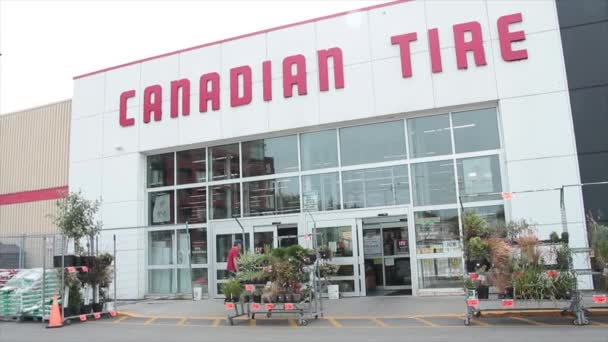 Kanadský Obchod Pneumatikami Rostlinami Zákazníky Opouštějící Přední Létě — Stock video