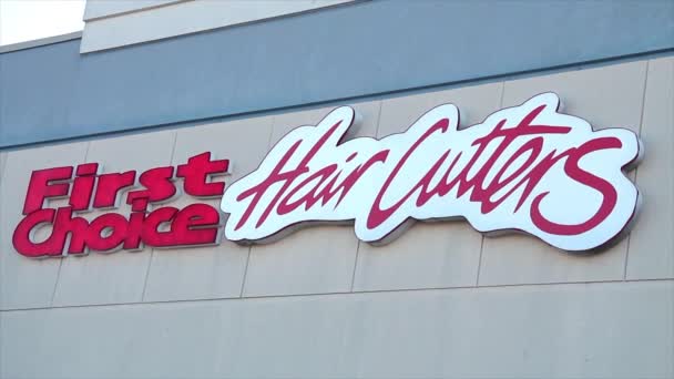 First Choice Hair Cutters Logo Sign Store Wall Close Red — Stock Video