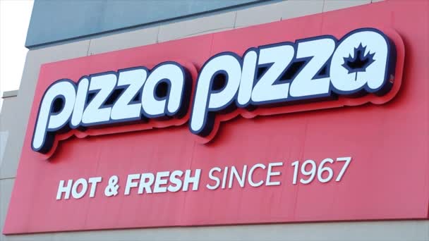 Pizza Pizza Caliente Fresca Desde 1967 Cartel Con Logo Pared — Vídeo de stock