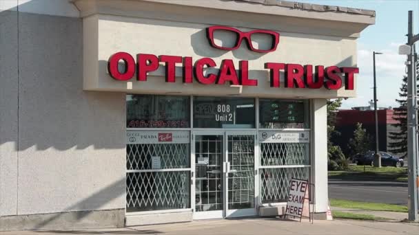 Optická Důvěra Optometrista Oční Péče Brýle Sklad Přední Vchod Logem — Stock video