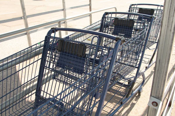 Three Blue Shopping Grocery Carts Outdoors Summer Loosely One Another — Stock Photo, Image