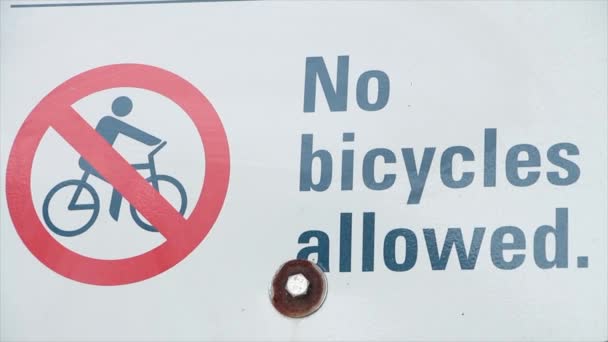 Inga Cyklar Tillåtna Skriva Bildtext Text Skylt Med Illustration Bild — Stockvideo