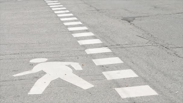 Şablon Çizgisi Çimento Kaldırım Caddesinde Beyaz Bir Yolda Noktalı Çizginin — Stok video