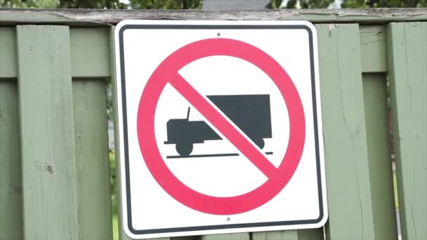 Inga Lastbilar Fyrkantiga Tecken Symbol Trä Grön Strejk Staket Med — Stockvideo