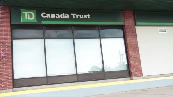 Canada Trust Logo Boven Bank Ramen Met Stoeprand Trottoir Pad — Stockvideo