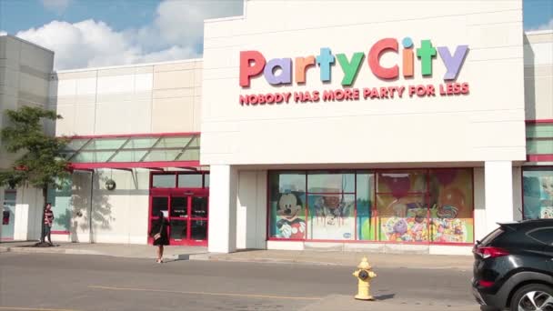 Party City Nobody Has More Party Less Front Entrance Customers — Stock Video