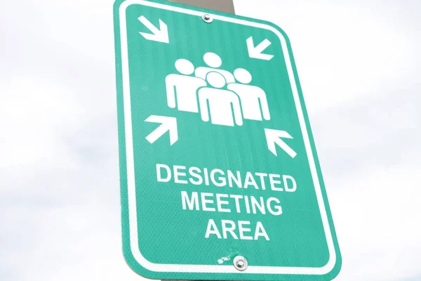 Designated Meeting Area Vertical Rectangle Green White Sign Post Sky — Stock Photo, Image