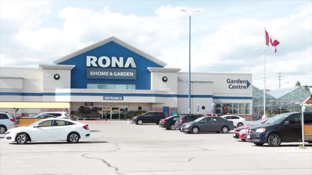 Rona Home Garden Store Front Entry Mit Parkplatz Wolken Himmel — Stockvideo