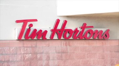 Tim Horons kırmızı logo yazma başlığı metin dış dış duvara monte