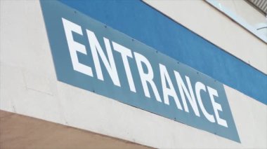 Giriş yazısı başlığı ön yazı işareti işareti beyaz ile açık hava dışında, açıyla çekim