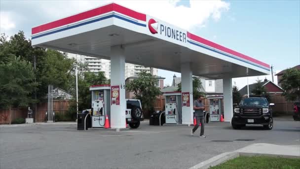 Pioneer Gas Station Facade Roof Canopy Rain Cover Horizontal Logo — Stock Video