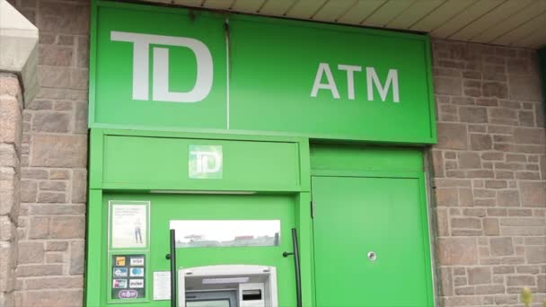 Toronto Dominion Green Bank Machine Cajero Automático Con Logo Exterior — Vídeo de stock
