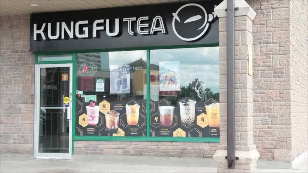 Kung Çay Dükkanının Girişi Kapı Pencereli Küçük Butik Sütun Neon — Stok video