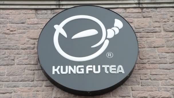 Kung Çay Dairesi Logosu Yazın Dükkan Vitrininde Siyah Beyaz Yakın — Stok video
