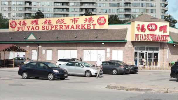 Yao Supermercado Chino Asiático Tienda Comestibles Entrada Frontal Con Estacionamiento — Vídeos de Stock