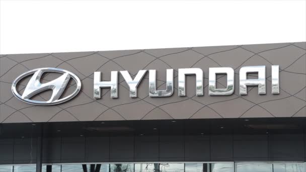 Hyundai Argent Logo Signe Écriture Légende Texte Sur Gris Concessionnaire — Video