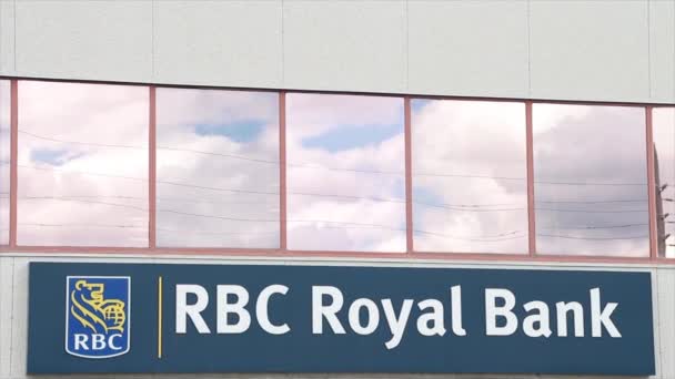 Rbc Βασιλική Τράπεζα Του Καναδά Οριζόντιο Ορθογώνιο Σημάδι Μπλε Κίτρινο — Αρχείο Βίντεο